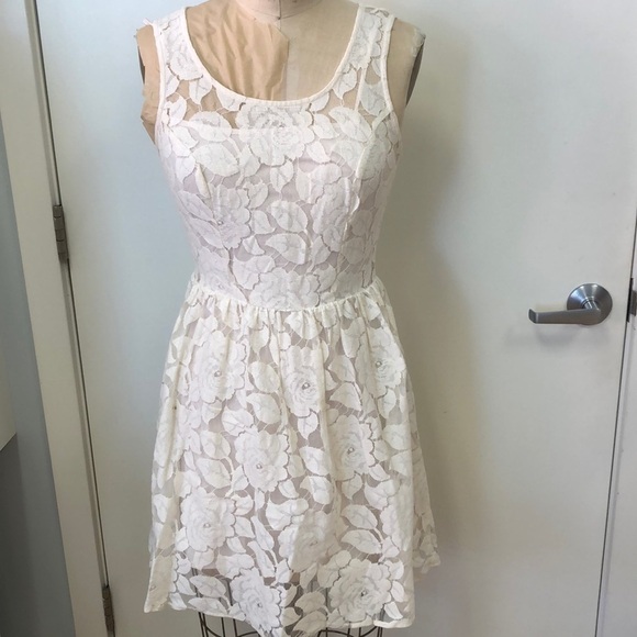 MONTEAU LOS ANGELES LACE DRESS SIZE MEDIUM - Picture 1 of 7